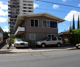 829 Paani St in Honolulu, HI - Building Photo - Building Photo