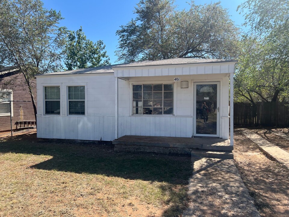 401 39th St in Lubbock, TX - Building Photo