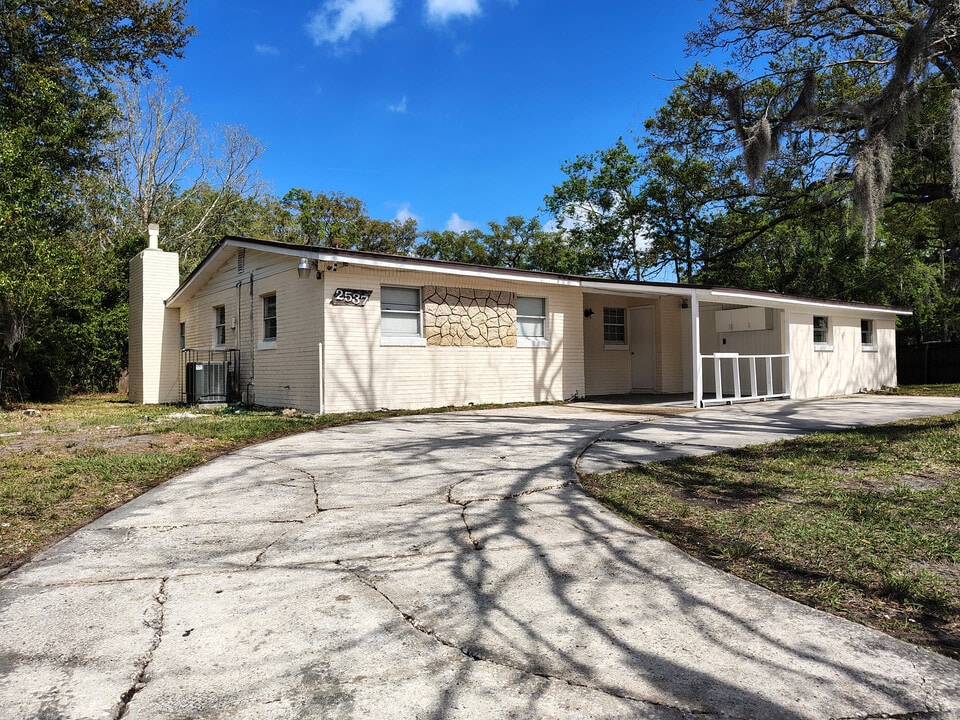 2537 Chris Ct in Jacksonville, FL - Building Photo
