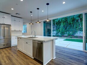 5600 W 78th St-Unit -5602 W. 78th in Los Angeles, CA - Foto de edificio - Building Photo