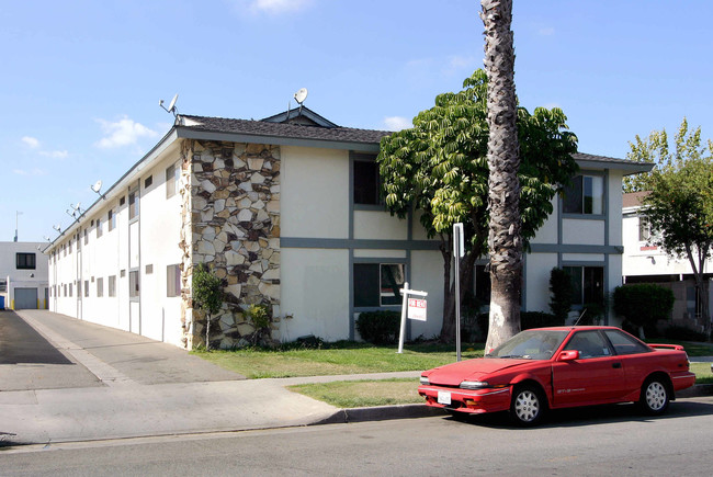 1135 N West St in Anaheim, CA - Foto de edificio - Building Photo