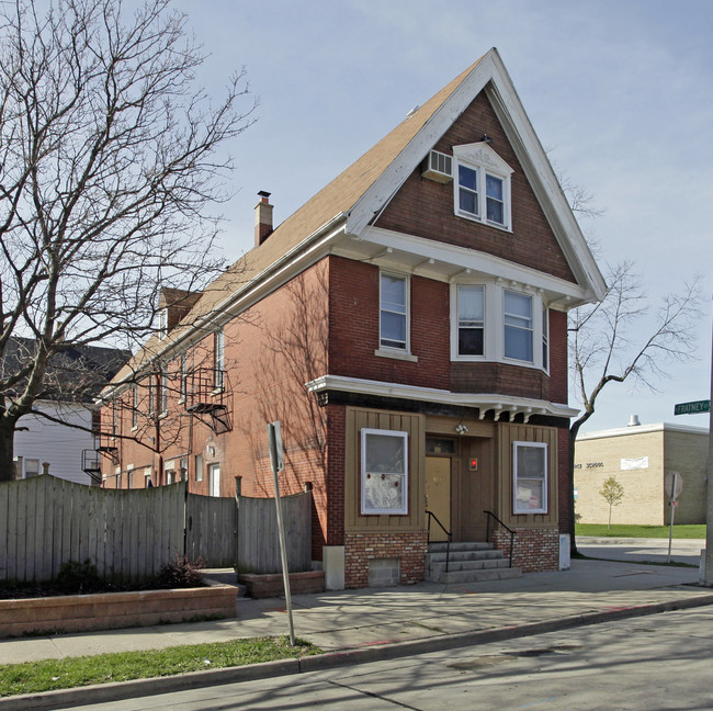 801 E Hadley St in Milwaukee, WI - Foto de edificio - Building Photo