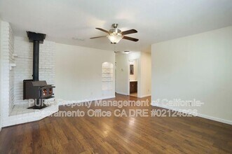 334 W Duranta St in Roseville, CA - Building Photo - Building Photo
