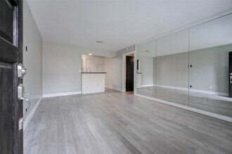 845 Wax Myrtle Ln in Houston, TX - Building Photo - Building Photo