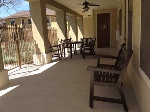 La Risa Apartments in San Antonio, TX - Building Photo - Building Photo