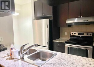 330 Village Green Square in Toronto, ON - Building Photo - Building Photo