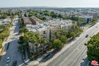 4100 Wilshire Blvd in Los Angeles, CA - Building Photo - Building Photo