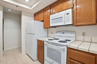 496 W Charleston Rd in Palo Alto, CA - Building Photo - Building Photo