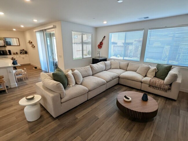 8009 Roundhouse Lp in Roseville, CA - Building Photo - Building Photo