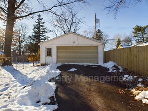 1812 S Cedar Ave in Independence, MO - Building Photo - Building Photo