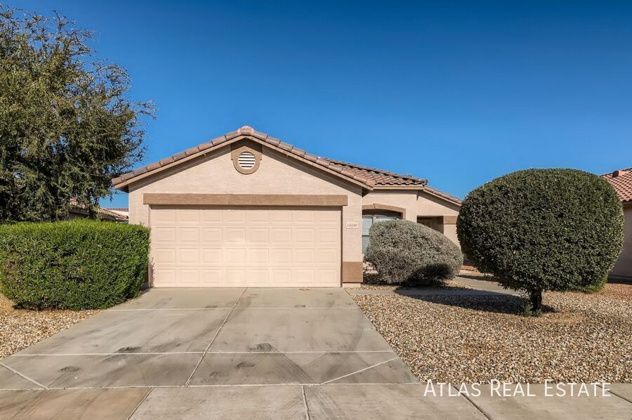 15846 W Gelding Dr in Surprise, AZ - Building Photo