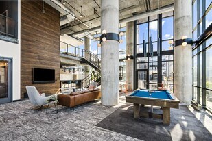 Reside on Green Street in Chicago, IL - Building Photo