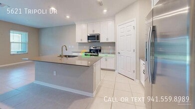 5621 Tripoli Dr in Palmetto, FL - Building Photo - Building Photo