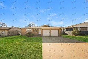 114 Larry Ave in Yukon, OK - Building Photo