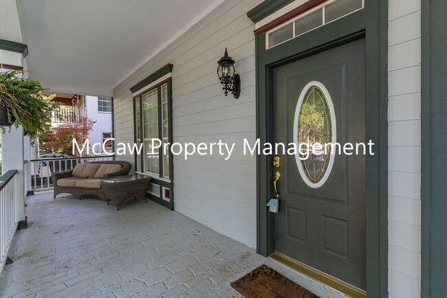 302 W Spring St in Weatherford, TX - Building Photo - Building Photo