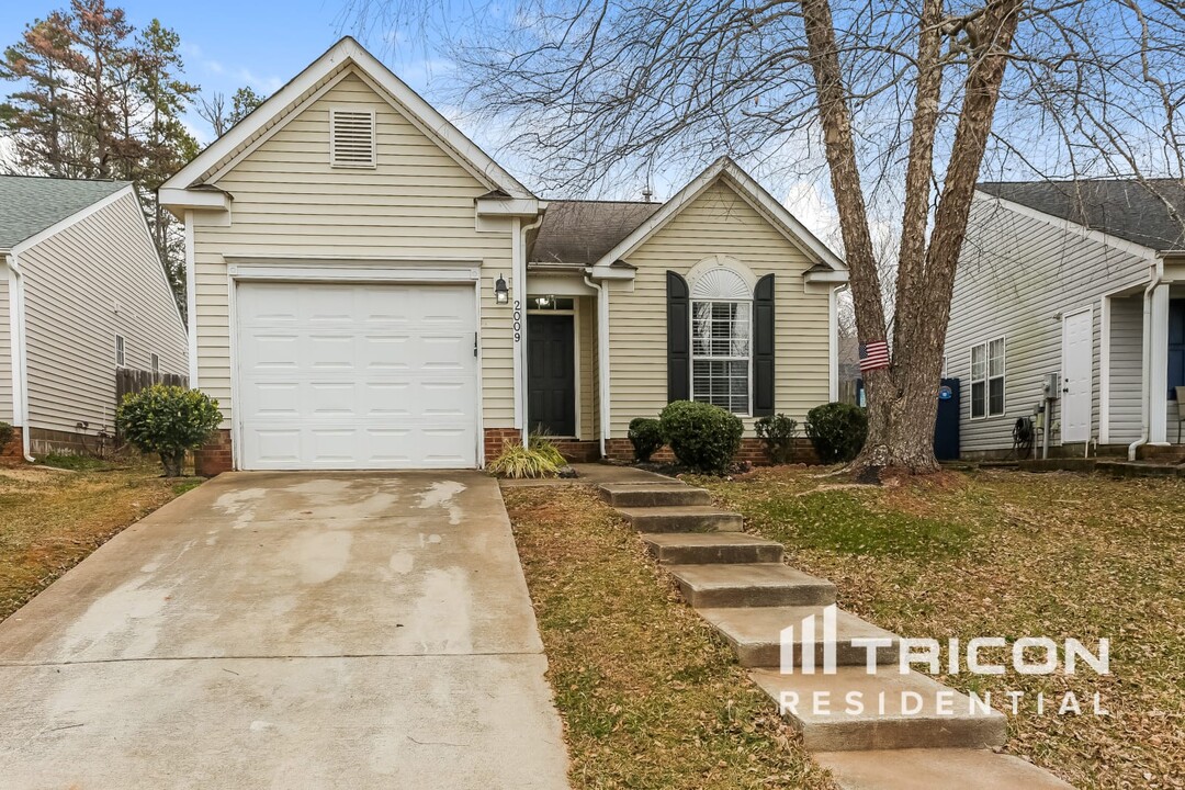 2009 Salmon River Dr in Monroe, NC - Building Photo