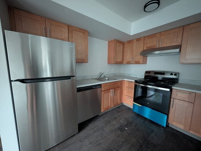 property at 900 N Oak Harbor St