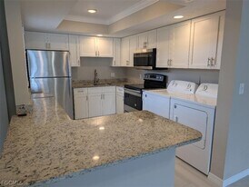 3715 SE 9th Pl in Cape Coral, FL - Building Photo