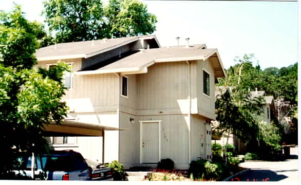 2115 Overlook Dr. AB in Walnut Creek, CA - Building Photo - Building Photo