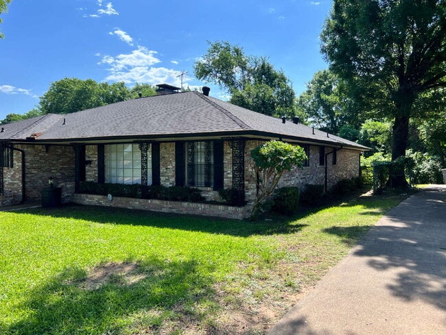 2730 King Cole Dr in Dallas, TX - Building Photo - Building Photo