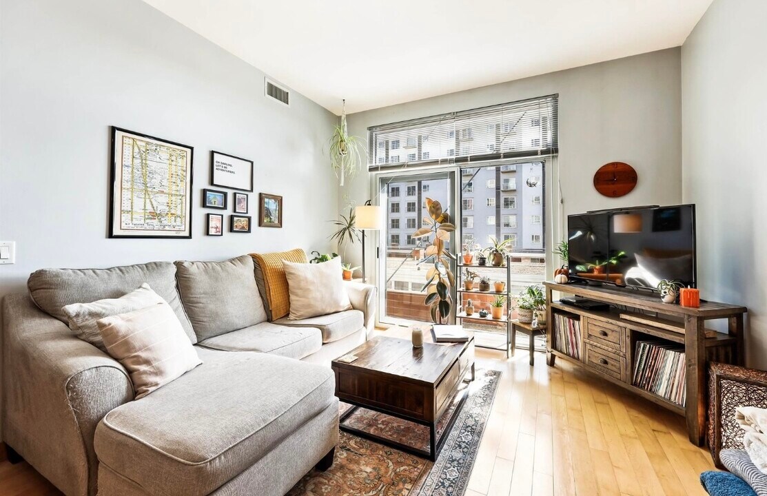 309 W Washington Ave, Unit 502 in Madison, WI - Foto de edificio