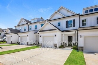 5 Saltford Ln in Greensboro, NC - Building Photo - Building Photo