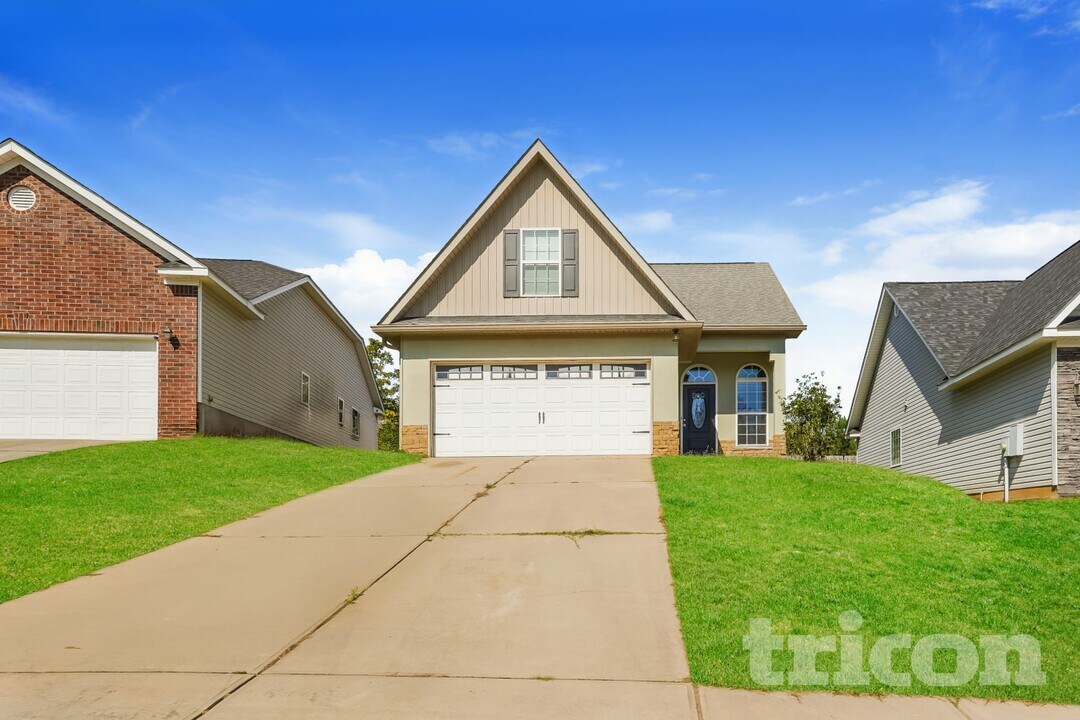 2002 Dundee Way in Grovetown, GA - Building Photo