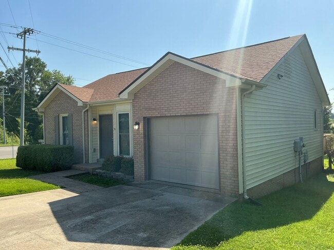101 Shady Maple Dr in Clarksville, TN - Building Photo - Building Photo