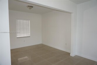 300 SW 52nd Ave in Coral Gables, FL - Building Photo - Building Photo