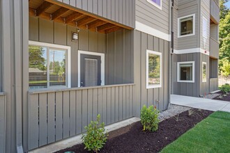 Spring Woods Apartments in Salem, OR - Foto de edificio - Building Photo