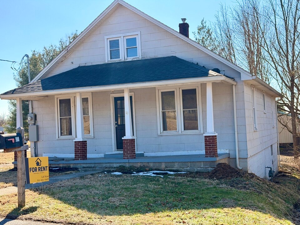 988 N Maple St in Corydon, IN - Foto de edificio