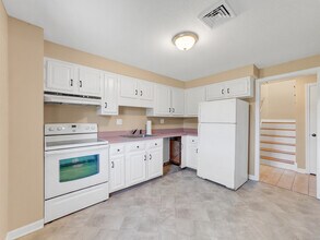 72 Pistapaug Rd in North Branford, CT - Building Photo - Building Photo