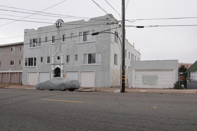 2697 Havenscourt Blvd in Oakland, CA - Foto de edificio - Building Photo