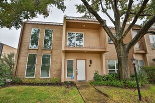 1115 Augusta Dr in Houston, TX - Building Photo