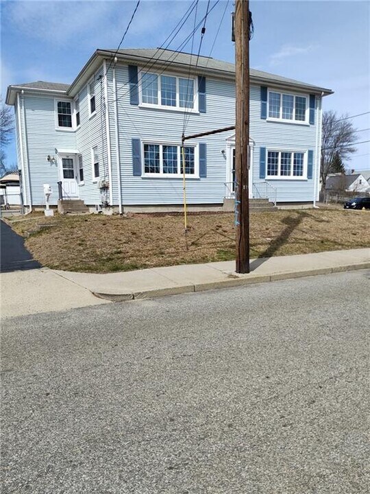 100 Columbia Ave in Pawtucket, RI - Building Photo