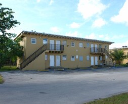441 NW 12th St in Florida City, FL - Building Photo