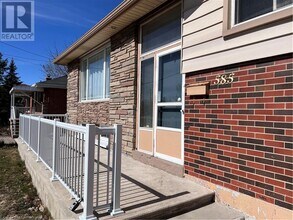 585 Mohawk Rd E in Hamilton, ON - Building Photo - Building Photo