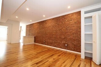 240 6th St in Jersey City, NJ - Building Photo - Building Photo