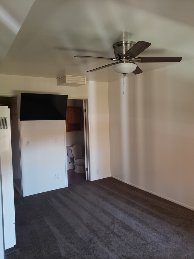 10438 Irma Ave, Unit 4 in Tujunga, CA - Foto de edificio - Building Photo