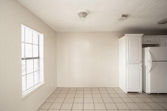 Summit Apartments in McAllen, TX - Foto de edificio - Interior Photo