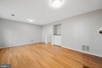 1106 Brentfield Dr in McLean, VA - Building Photo - Building Photo