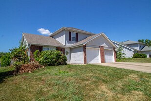 1413 N Frideriki Dr in Columbia, MO - Building Photo