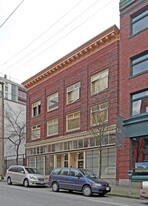122-124 Powell St in Vancouver, BC - Building Photo