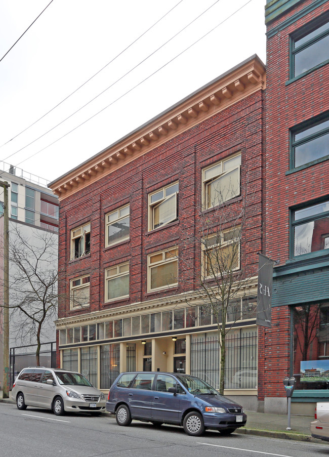 122-124 Powell St in Vancouver, BC - Building Photo - Primary Photo