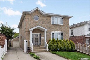 53-11 193rd St in Queens, NY - Building Photo