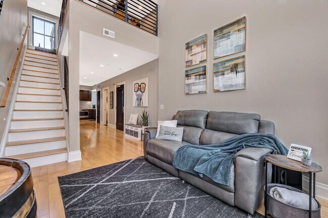 131 W 15th St, Unit 4B