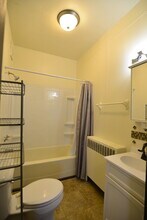 123 E Columbus St, Unit Downstairs in Princeton, IL - Building Photo - Building Photo