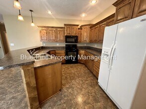 690 Carriagegate Ln in Idaho Falls, ID - Building Photo - Building Photo