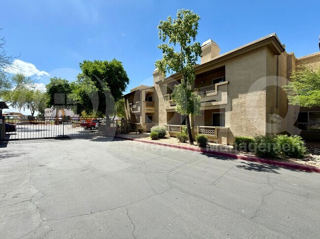 1880 E Morten Ave in Phoenix, AZ - Building Photo - Building Photo