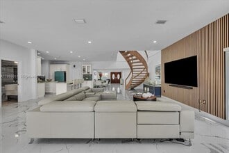 1700 Cleveland Rd in Miami Beach, FL - Building Photo - Building Photo